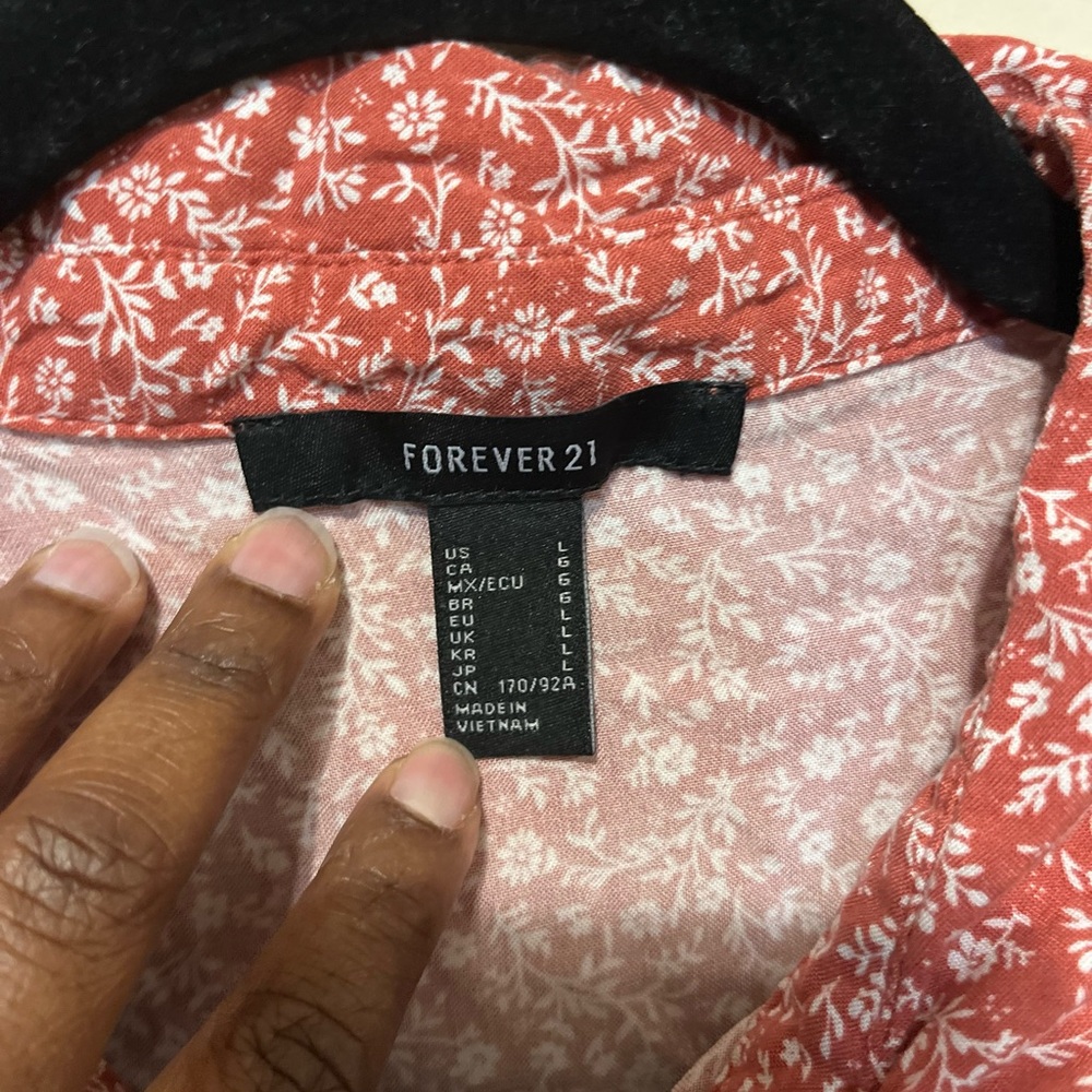 2 for $10 special☀️ EUC Floral Button-Up Crop Top Size LG - Picture 2 of 4